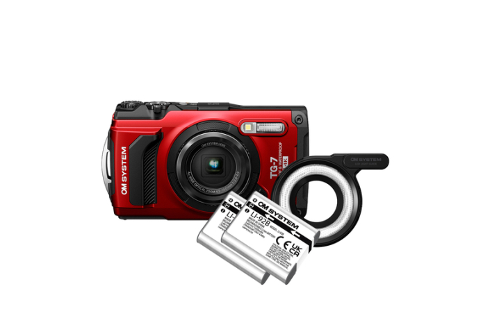 OM SYSTEM TG-7 rot Adventure Kit Digitalkamera inkl. 2 Akkus+LED Light