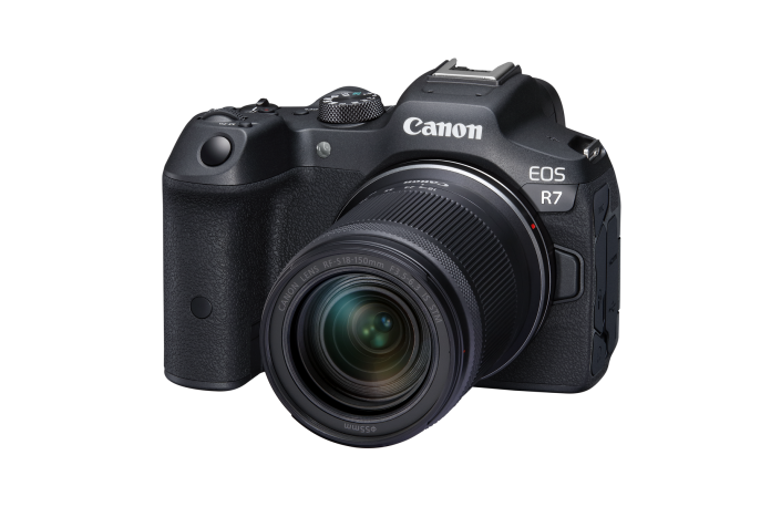 Canon EOS R7 + RF-S 18-150mm