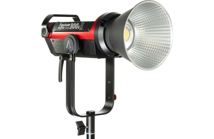 Aputure Light Storm C300d MKII Kit mit Tasche, V-mount