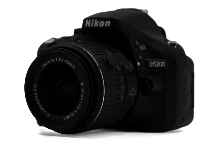 Nikon D5200 + AF-S 18-55mm 3,5-5,6 G VR II - gebraucht