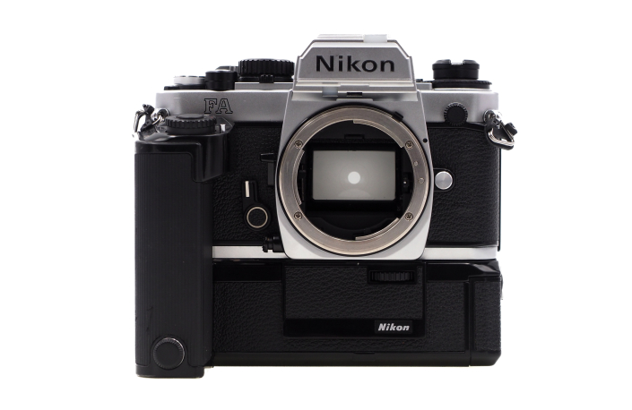 Nikon FA silber Gehäuse mit MD-15 Winder und Databack MF-16 - gebraucht