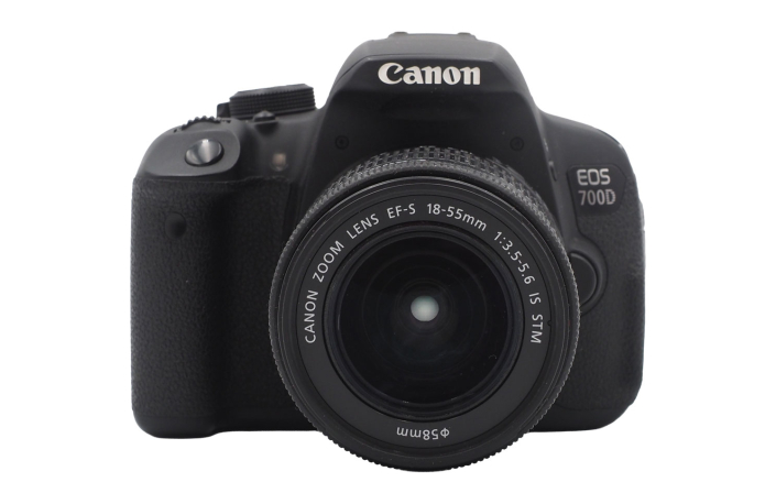Canon EOS 700D + 18-55mm 3,5-5,6 IS STM