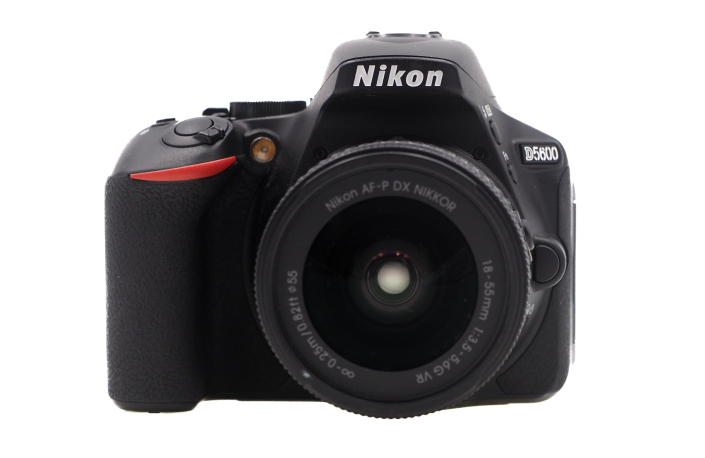 Nikon D5600 + AF-P DX 18-55mm F3,5-5,6 VR - gebraucht