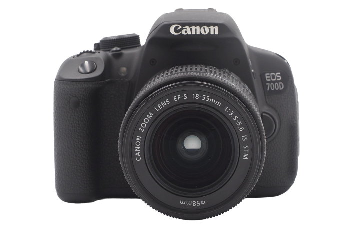 Gebr. Canon EOS 700D + 18-55mm 3,5-5,6 IS STM