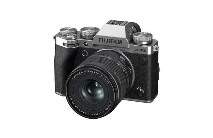 Fujifilm X-T5 silber EU+XF 2,8-4,8/16-50 mm R LM WR