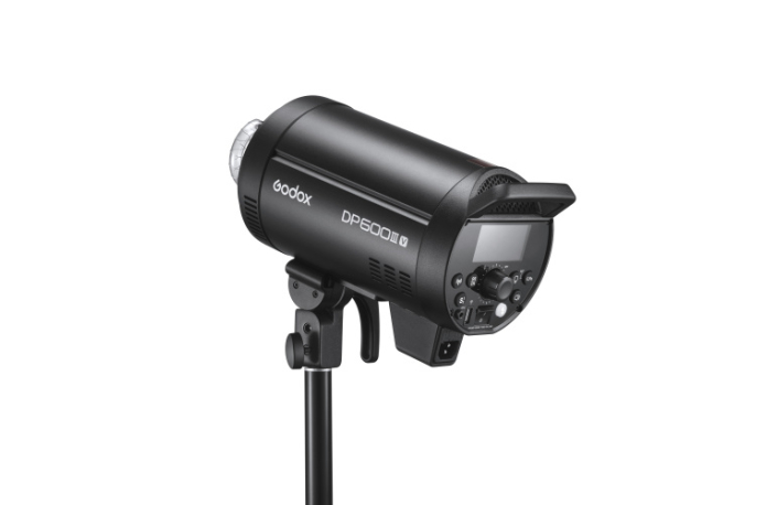DP600III-V - Studio flash with LED modelling light