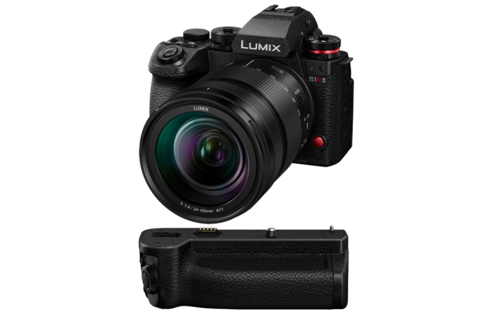 Panasonic Lumix S1R II Kit incl. S 24-105 mm/ F4 + Batteriegriff DMW-BG2E
