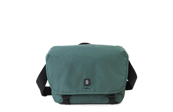 Crumpler Sling 600 fence post green